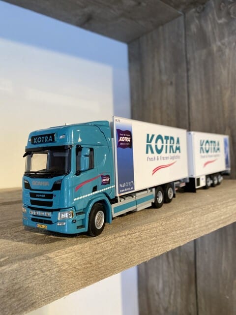 Miniatuur vrachtwagen combi Tourist Shop Yerseke